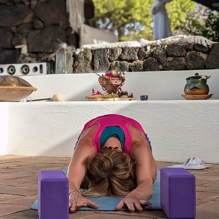 The Place World - Yoga, Wind & Water * Marsala